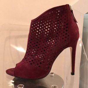 ZARA perforated burgundy  booties